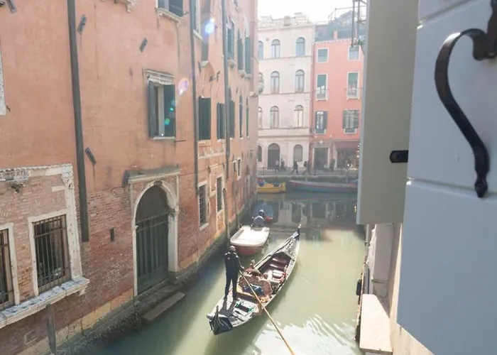 Apartments In San Marco With Canal View By Wonderful Italy