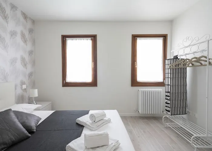 Apartments In San Marco With Canal View By Wonderful Italy